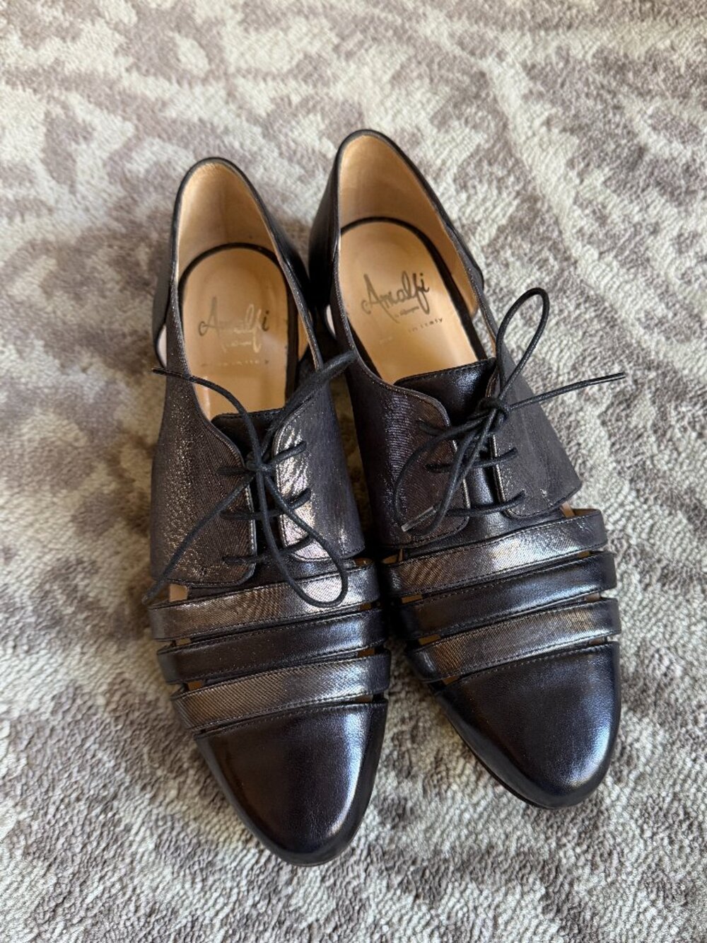 Amalfi by Rangoni Black Leather Cutout Lace Up Oxford Shoes